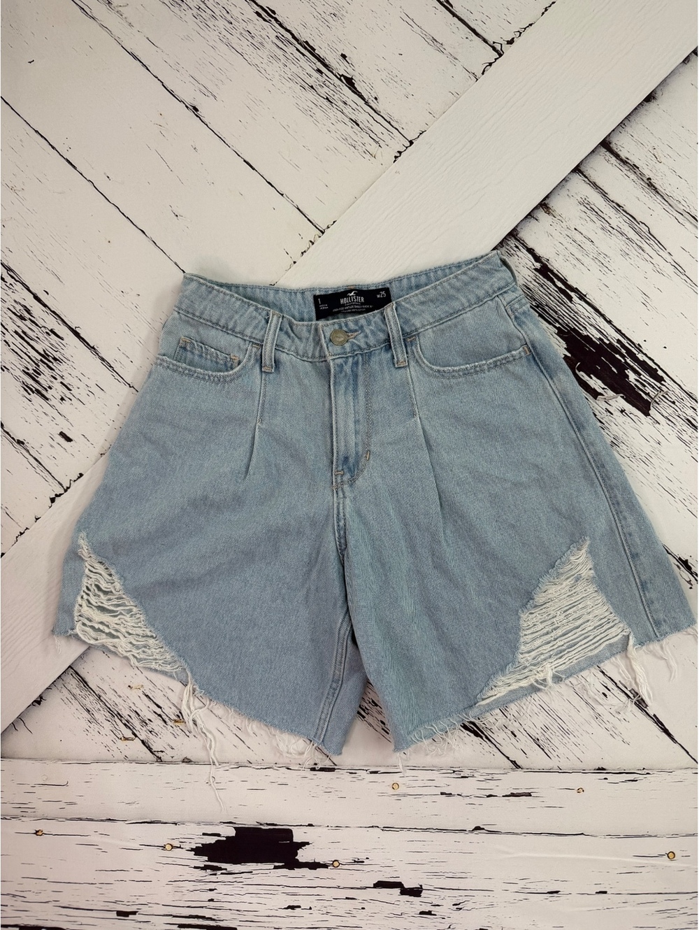 Hollister High-Rise Vintage Baggy Pleated Distressed Denim Shorts Women’s 25